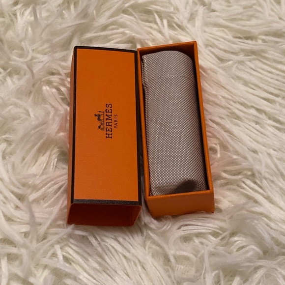 Hermès Lip Gloss (Free Hermes Table Book) - Picture 5 of 9